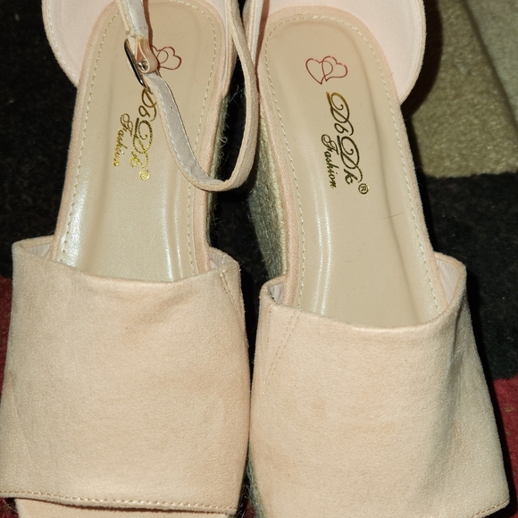 Women's shoes - Picture 2 of 2